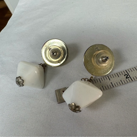 Vintage 70’s 80’s white drop dangle earrings - Picture 6 of 8